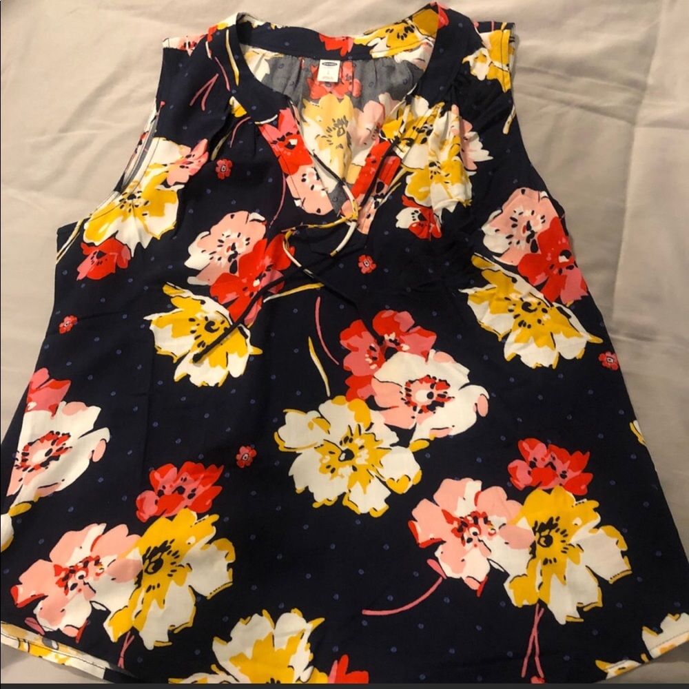 2 new tanks from old navy